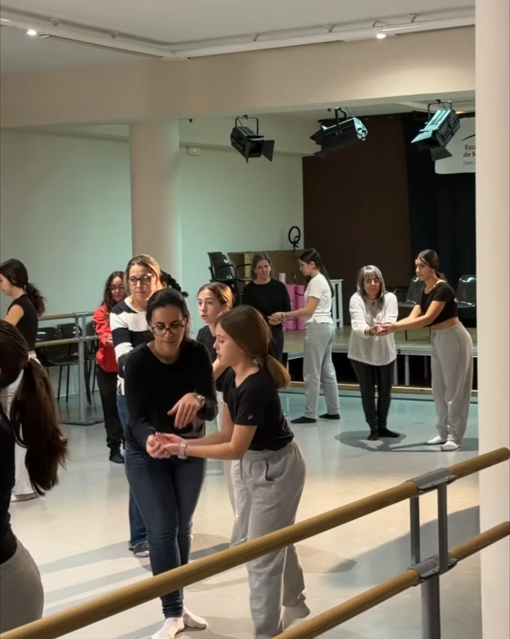 Imatge de la notícia: CLASSES OBERTES DE DANSA